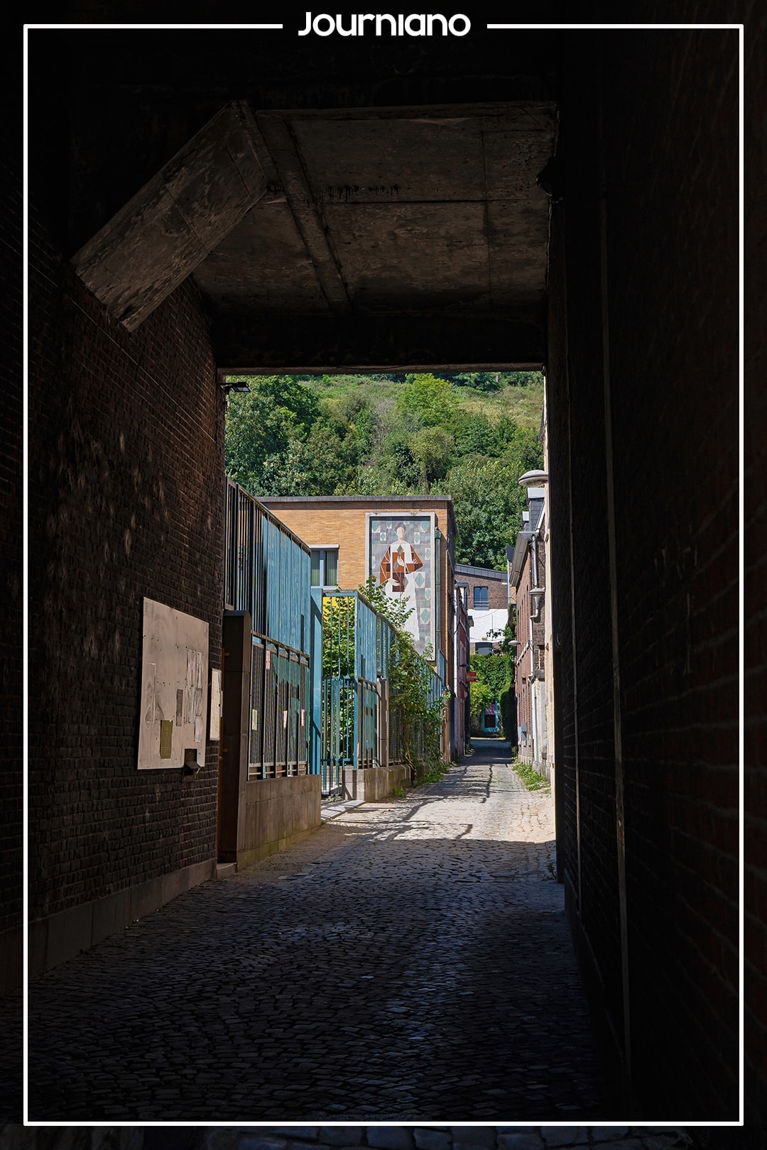 Les Impasses du Quartier Hors-Château - Intriguing Alleys in Liège