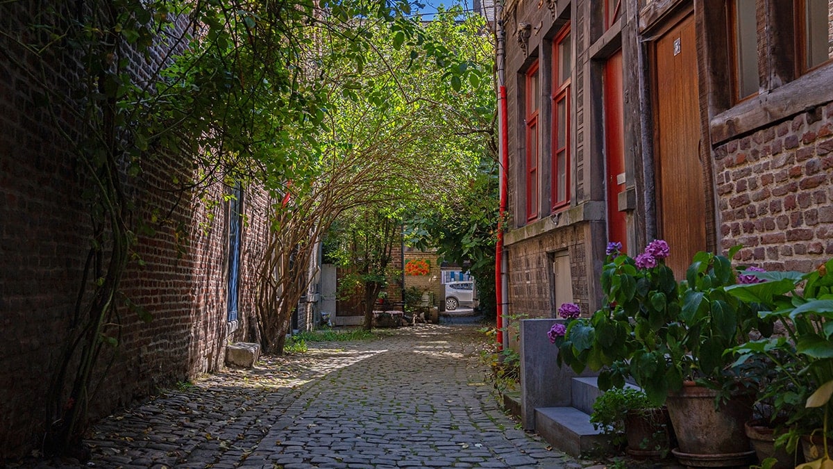 Les Impasses du Quartier Hors-Château - Intriguing Alleys in Liège